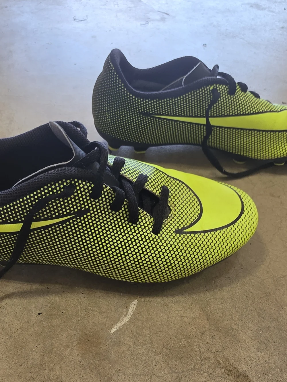 Nike Youth Soccer Cleats Volt Black FG Molded Cleats Kids Neon Yellow